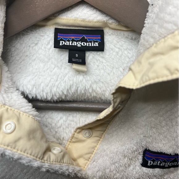 Cream Fleece Patagonia Pullover - Picture 4 of 4